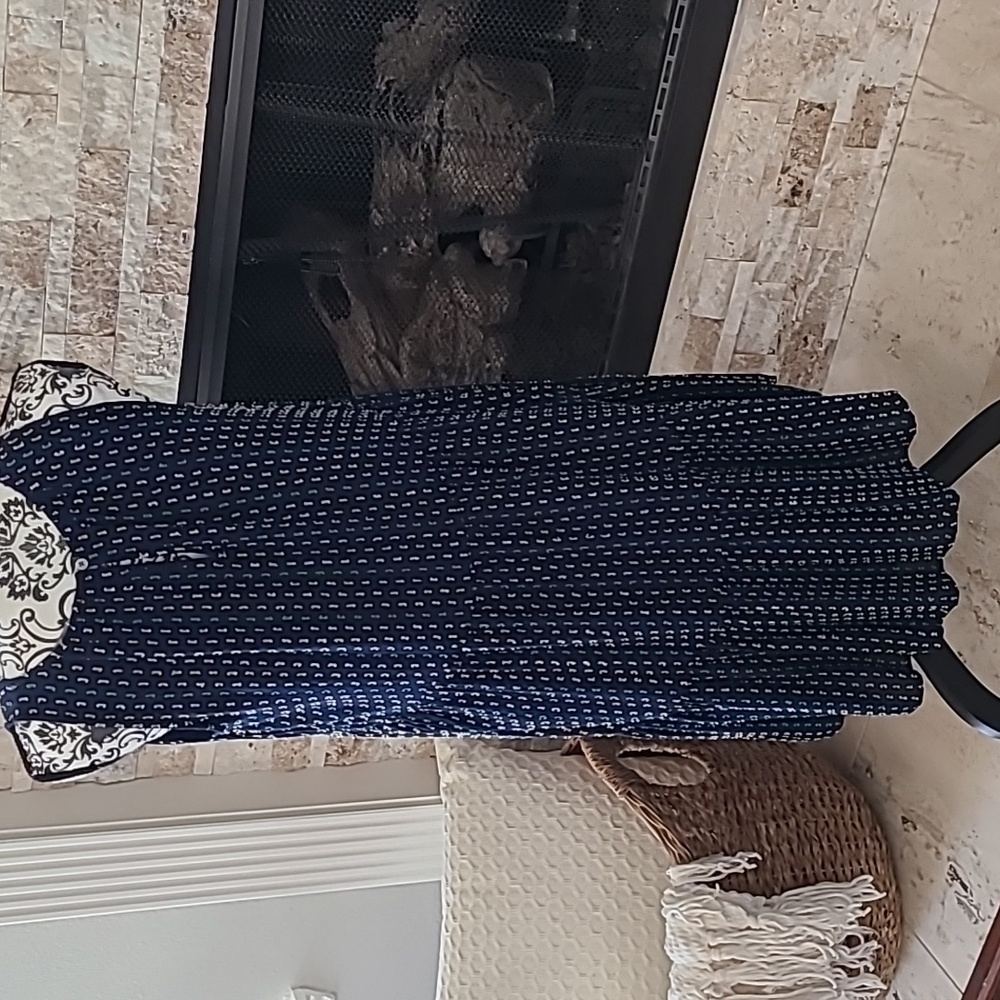 Beautiful Dress - Picture 2 of 3